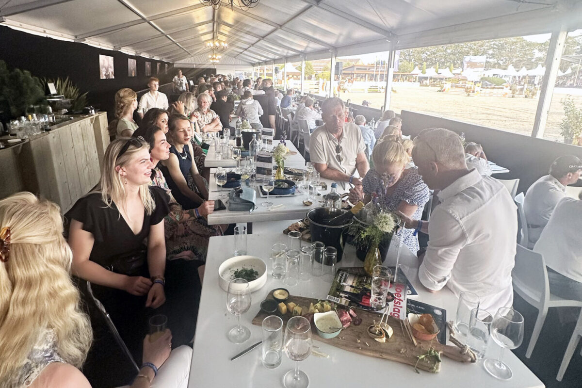Foto achter de schermen netwerk evenement